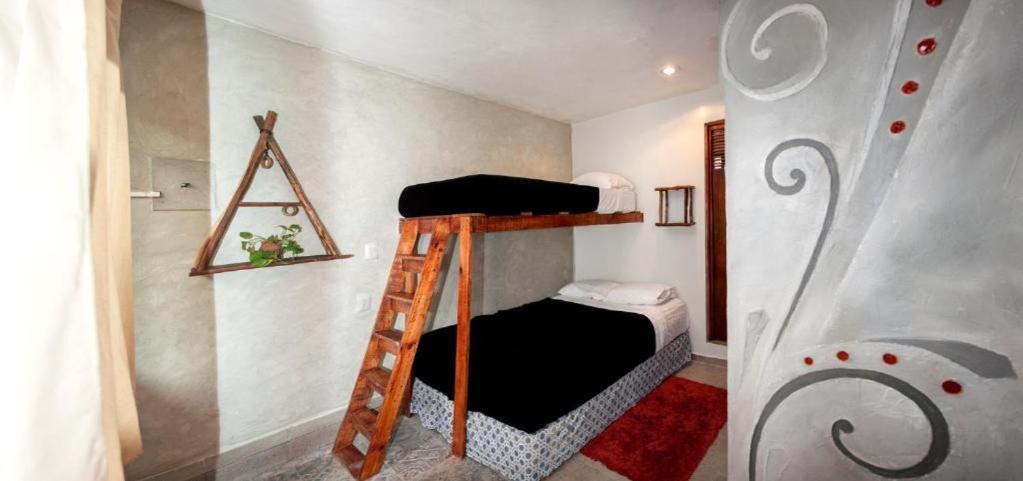 The All Inclusive Hostel - Food, Drinks And Transportation To The Beach And Cenotes Tulum Quarto foto